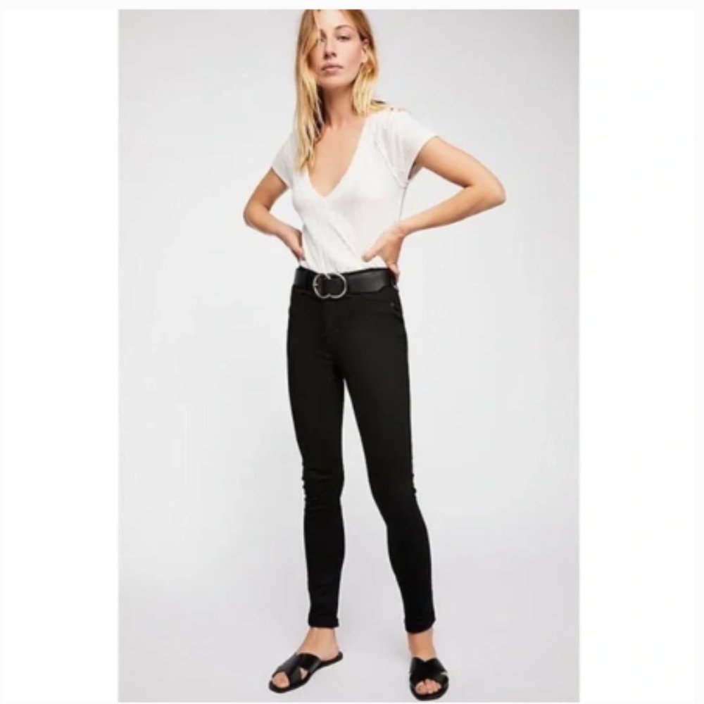 Free People Long and Lean Skinny Jeans (135) 🦋🔮👖